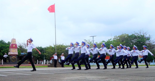 Ceremonia de izamiento de la bandera de primavera en Truong Sa