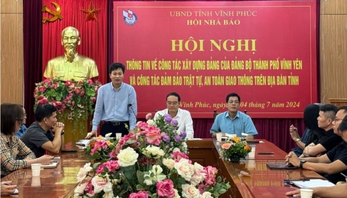 L'Association des journalistes de la province de Vinh Phuc a organisé une conférence d'information sur le travail de construction du Parti du Comité du Parti de la ville de Vinh Yen