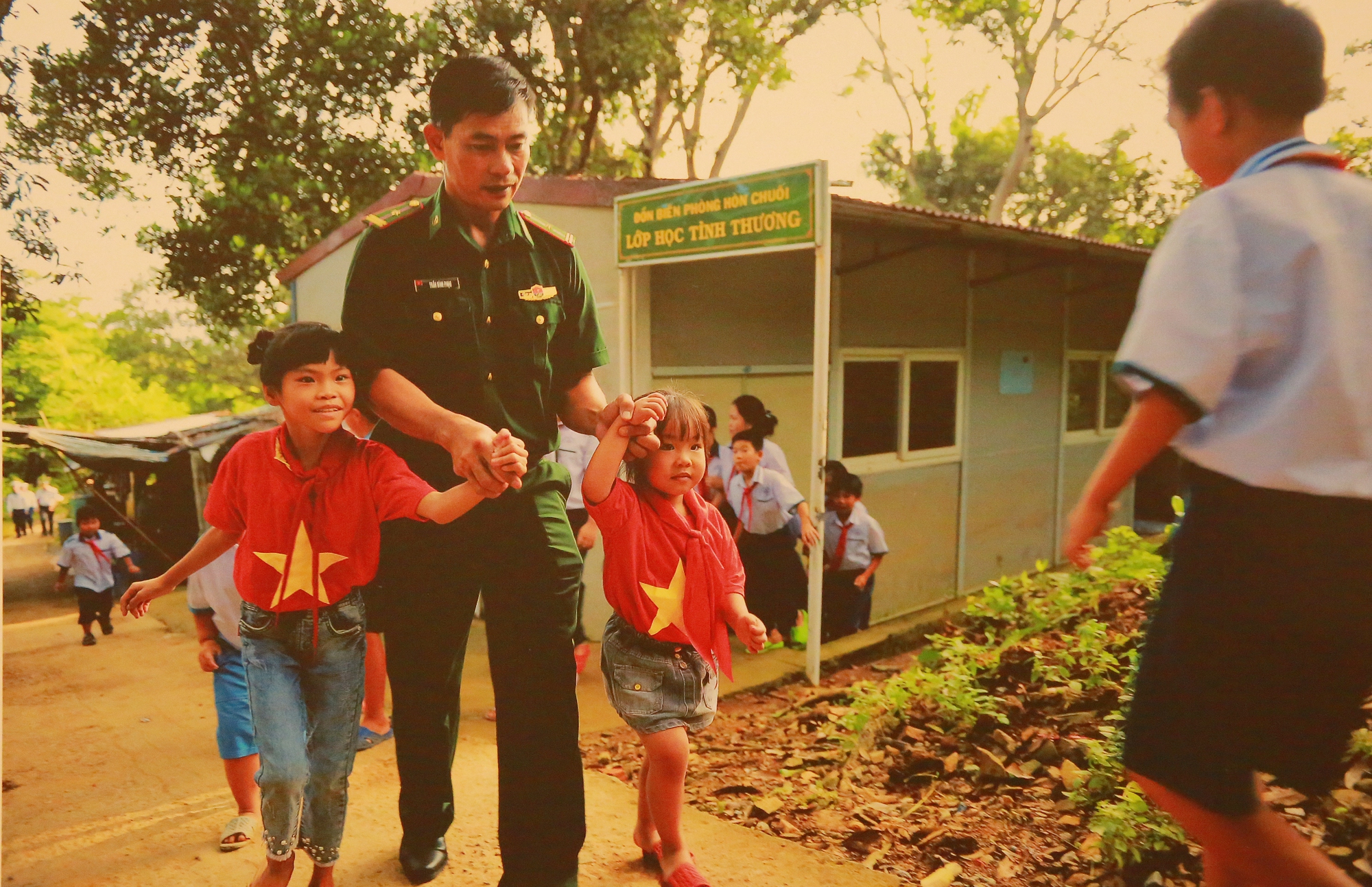 Nguyễn Á giới thiệu sách ảnh ‘Hành trình yêu thương từ thành phố mang tên Bác’ - Ảnh 15.