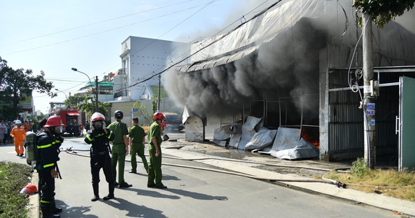 ไฟไหม้โรงรถย่านเกียนซาง รถถูกเผาวอดหลายคัน