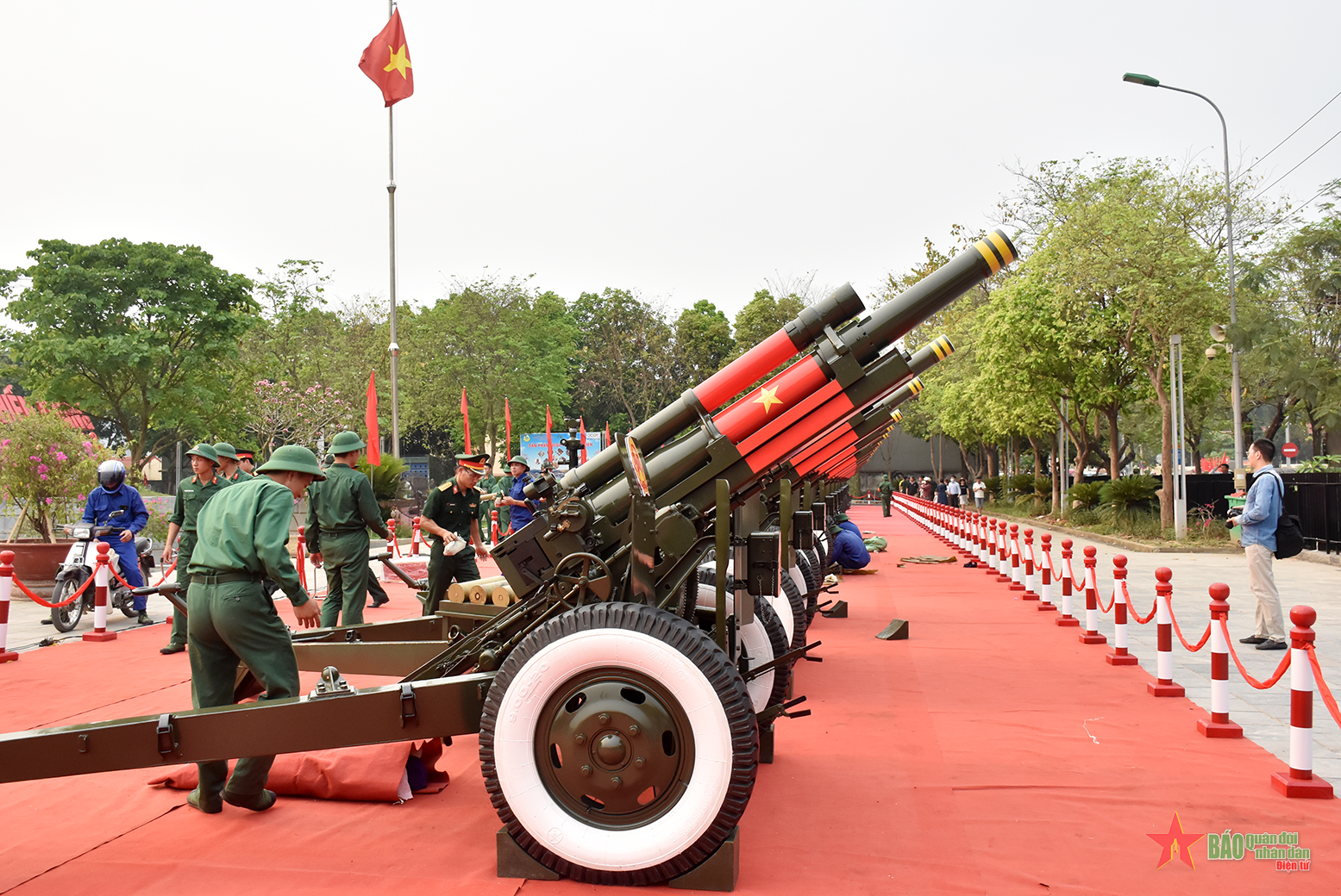 L'artillerie d'apparat est arrivée à Dien Bien.