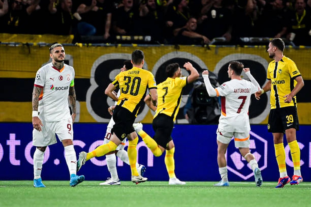 Nhiều kết quả bất ngờ ở loạt trận tranh vé dự Champions League - 1