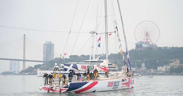 Enjoy the sight of the Clipper Race sailing fleet parading around Ha Long Bay