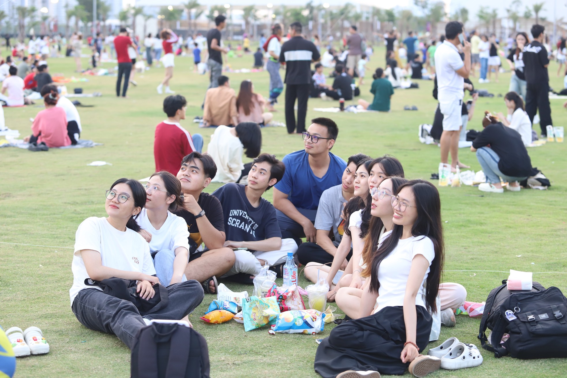 Thousands of people flock to the East of Ho Chi Minh City to 'live slowly' photo 15