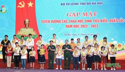 Hanoi Capital Command ehrt 110 herausragende Studenten