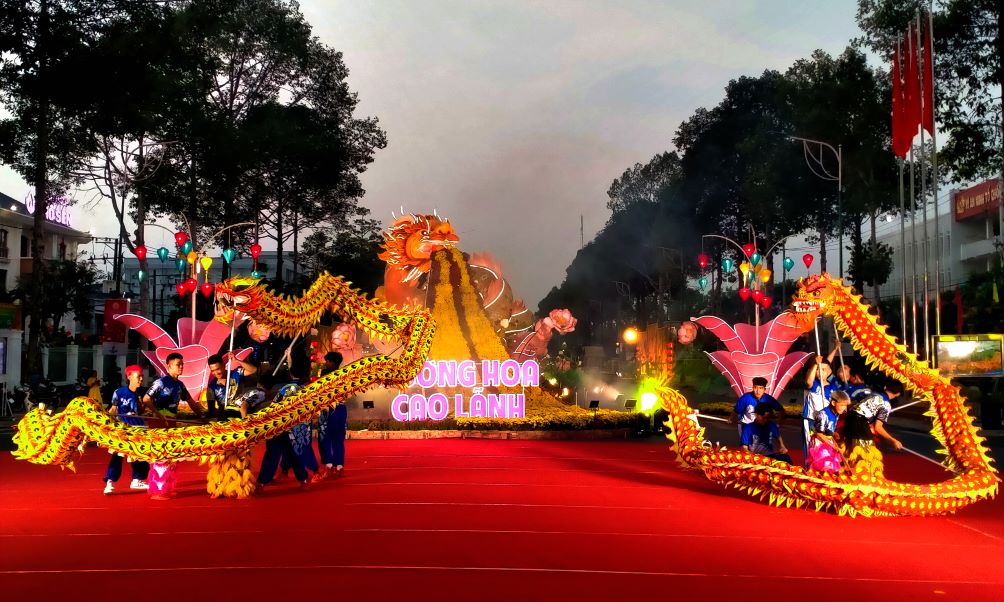 Szene der Eröffnungszeremonie der Spring Flower Street in Cao Lanh City, Dong Thap. Foto: Lam Dien