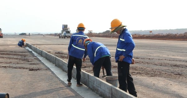 « Faire équipe au soleil » pour amener la piste de l'aéroport de Long Thanh à la ligne d'arrivée plus tôt que prévu