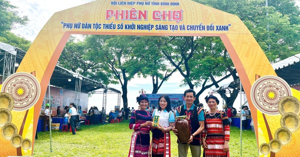 Phiên chợ “Phụ nữ dân tộc thiểu số khởi nghiệp sáng tạo và chuyển đổi xanh”