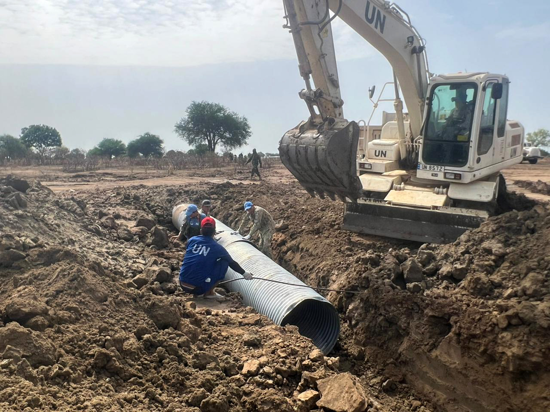 travaux de drainage à l'aéroport d'agok.jpg