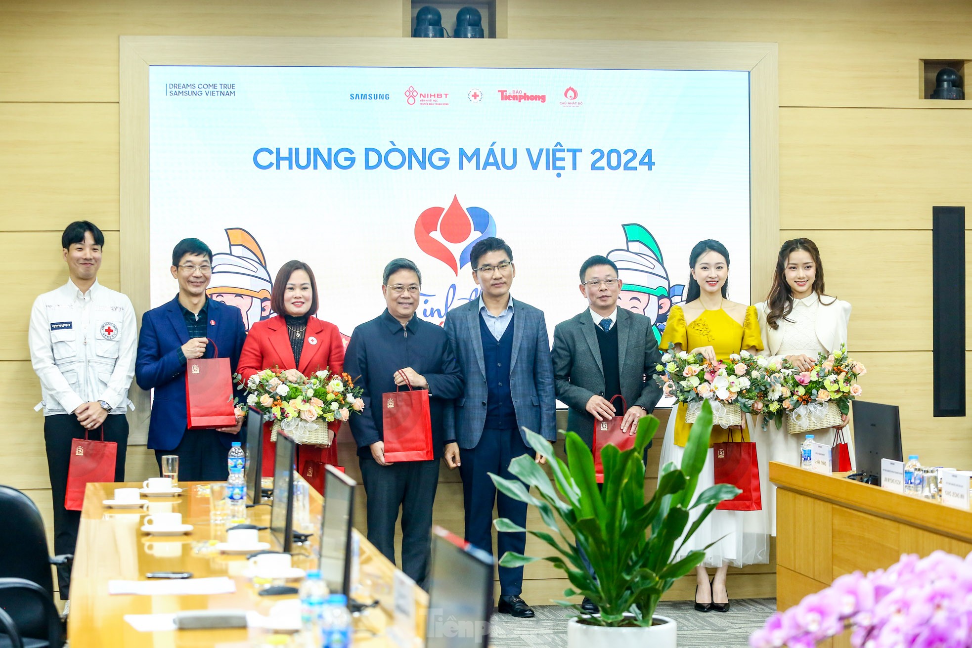 Führungskräfte und Mitarbeiter von Samsung Thai Nguyen spenden Blut am Red Sunday 2024 Foto 9