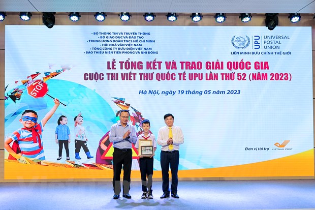 La pintura del superhéroe s247 ganó el primer premio en el concurso internacional de pintura upu hinh 1