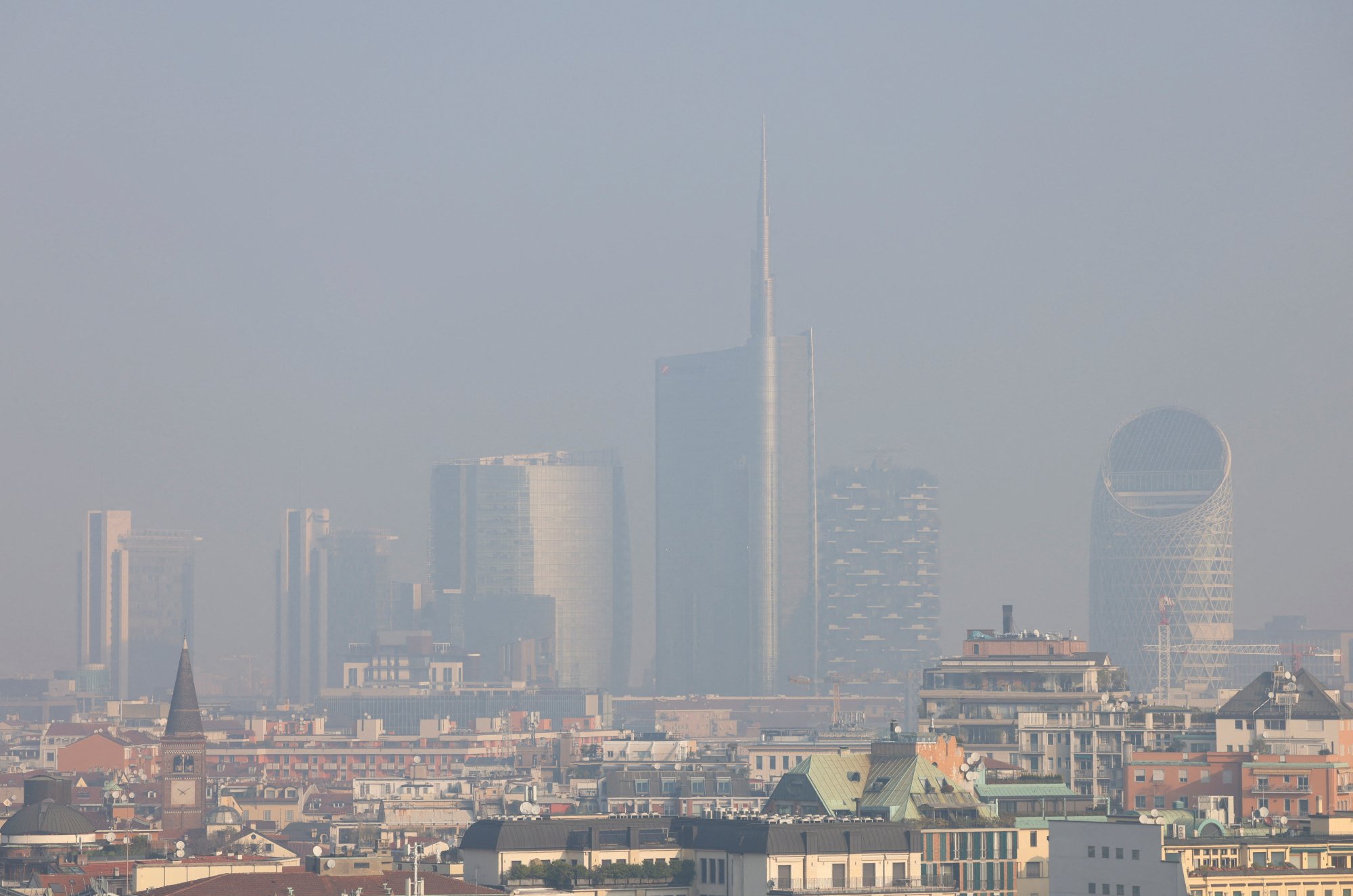 Milán se ubicó inesperadamente entre las tres ciudades más contaminadas del mundo. Las partes involucradas en la disputa (imagen 1).