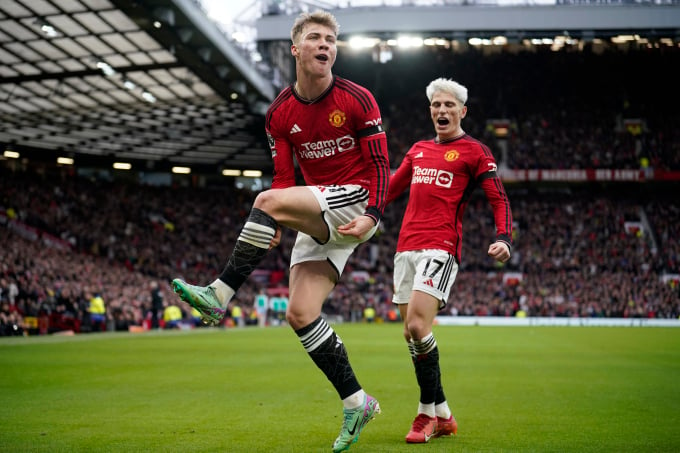 Tiền đạo Rasmus Hojlund nhảy mừng sau khi ghi bàn mở tỷ số trận Man Utd thắng West Ham 3-0 ở vòng 23 Ngoại hạng Anh trên sân Old Trafford ngày 4/2/2024. Ảnh: AP