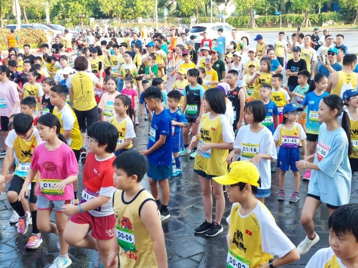 เด็ก 230 คนเข้าร่วมกิจกรรม VKL Kids Run - 2