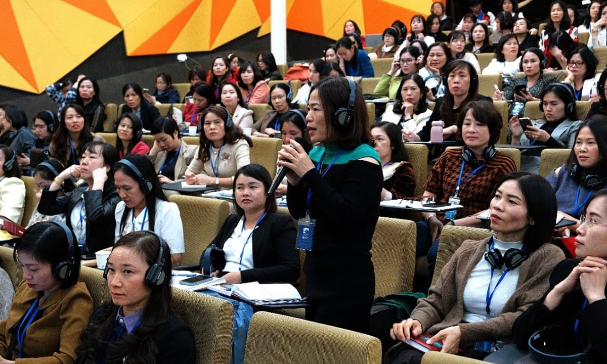 1,200 Hanoi education officials study management skills