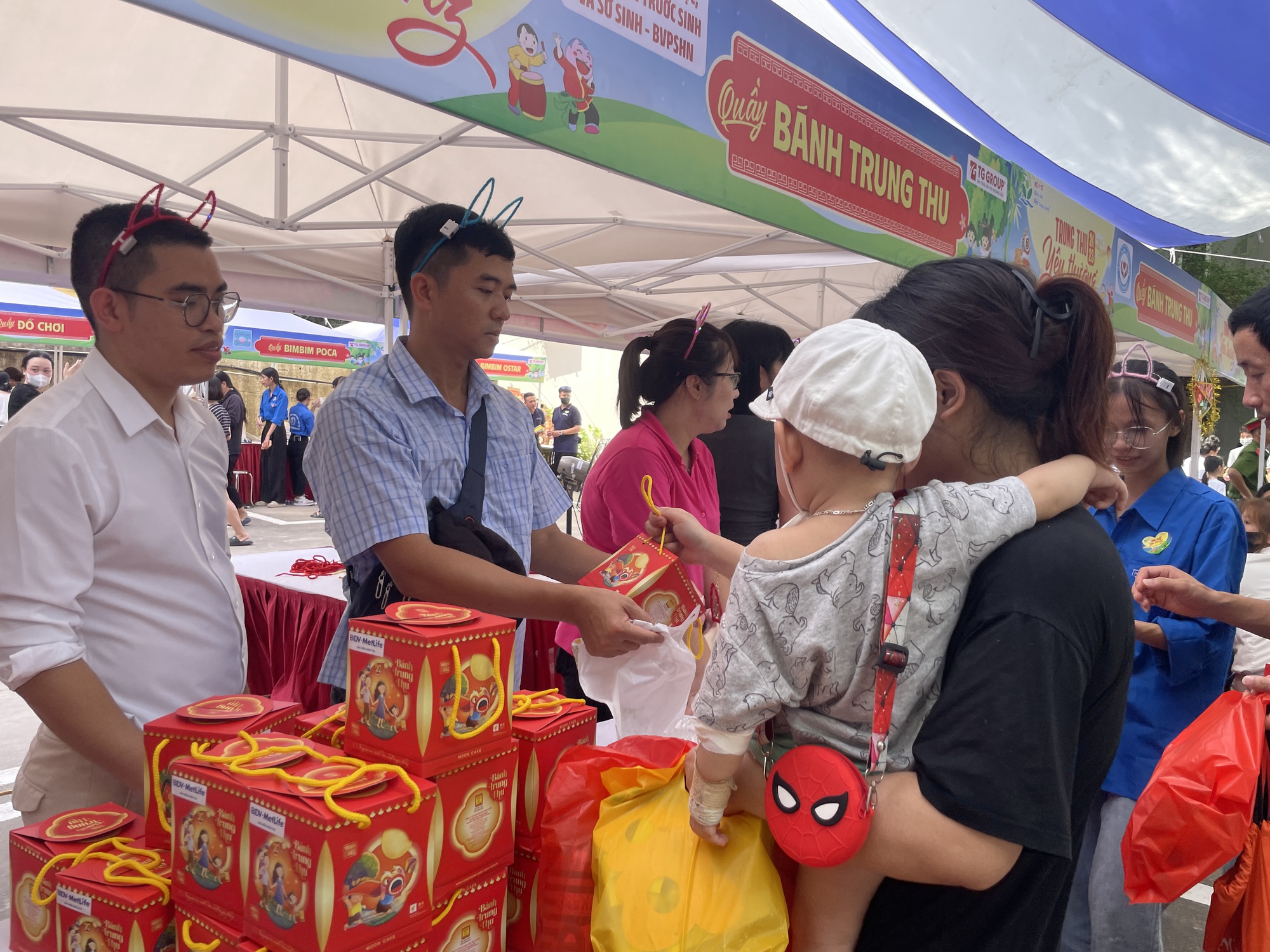 2.200 bệnh nhi đón Trung thu yêu thương - Ảnh 11.