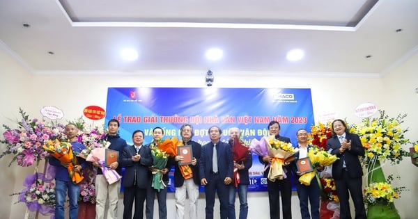 Awarding of Vietnam Writers Association Literature Prize