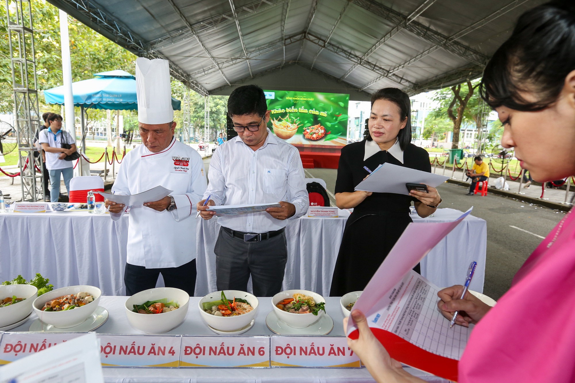 Hàng ngàn sinh viên tranh tài… nấu mì - Ảnh 13.