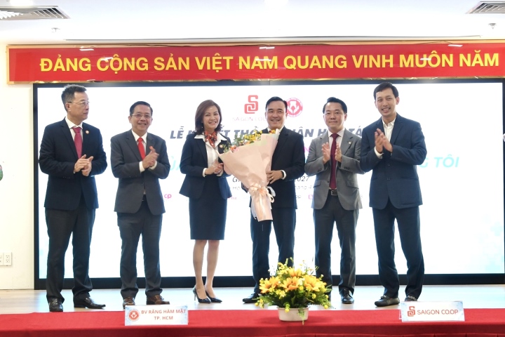 Saigon Co.op y el Hospital de Odonto-Estomatología de la Ciudad de Ho Chi Minh cooperan para brindar cirugía gratuita - 2