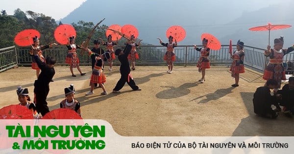 Tiếng khèn Mông dưới chân đỉnh Pu Lon