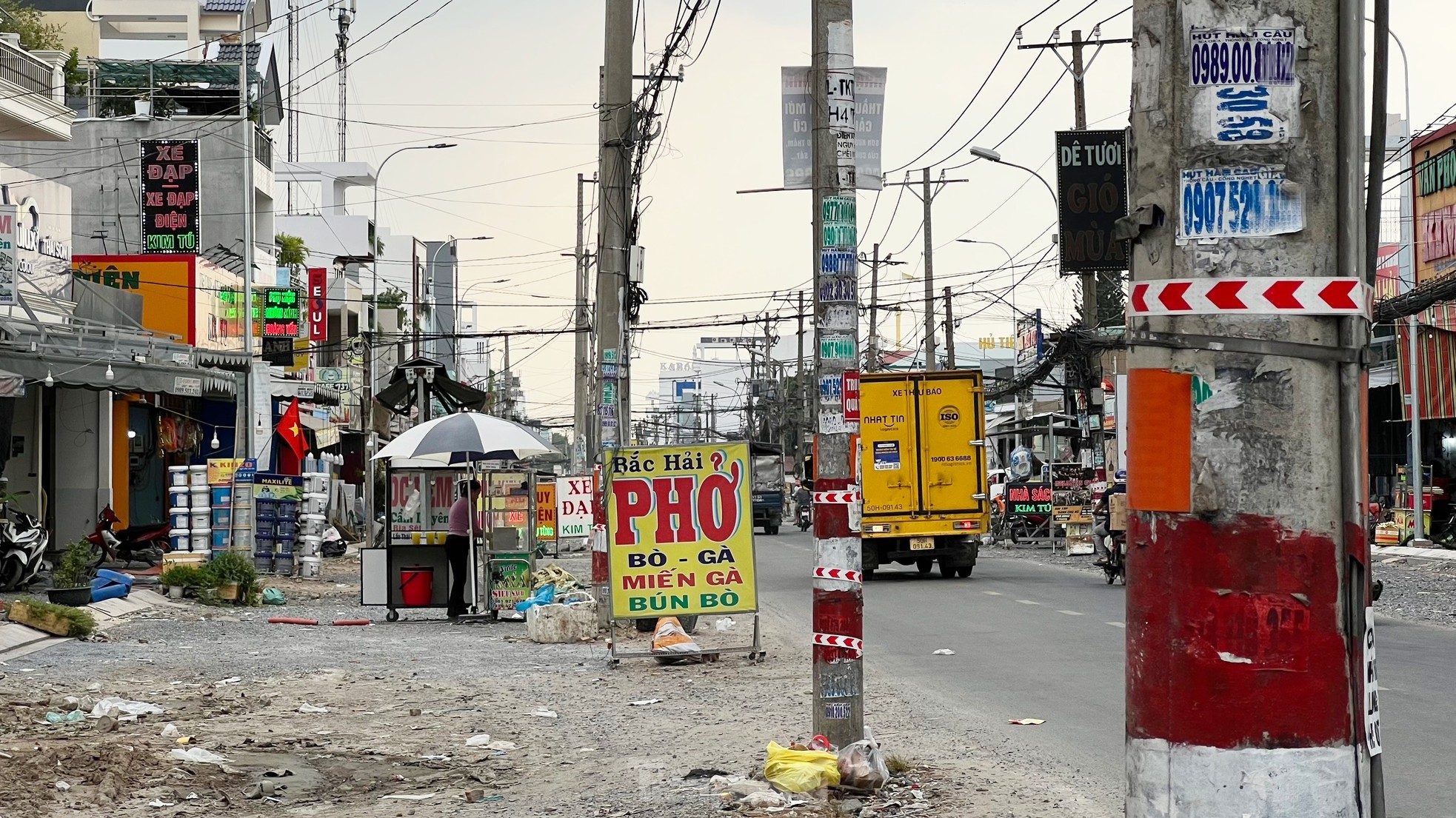 Die „staureiche“ Straße vor den Toren von Ho-Chi-Minh-Stadt wird bis Ende des Jahres erweitert und fertiggestellt, Foto 6