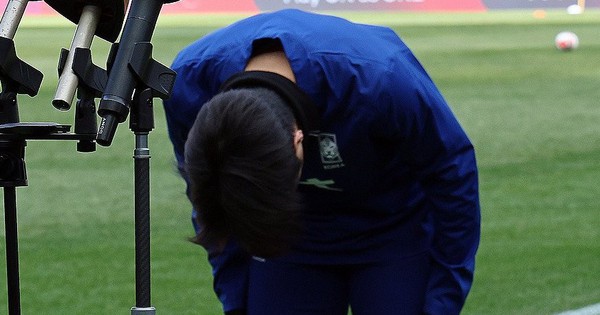 Lee Kang-in s'est soudainement incliné pour s'excuser et a promis d'être une bonne personne après l'échauffourée avec Son Heung-min