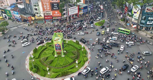 Which 7 roundabouts in Ho Chi Minh City are proposed for renovation?