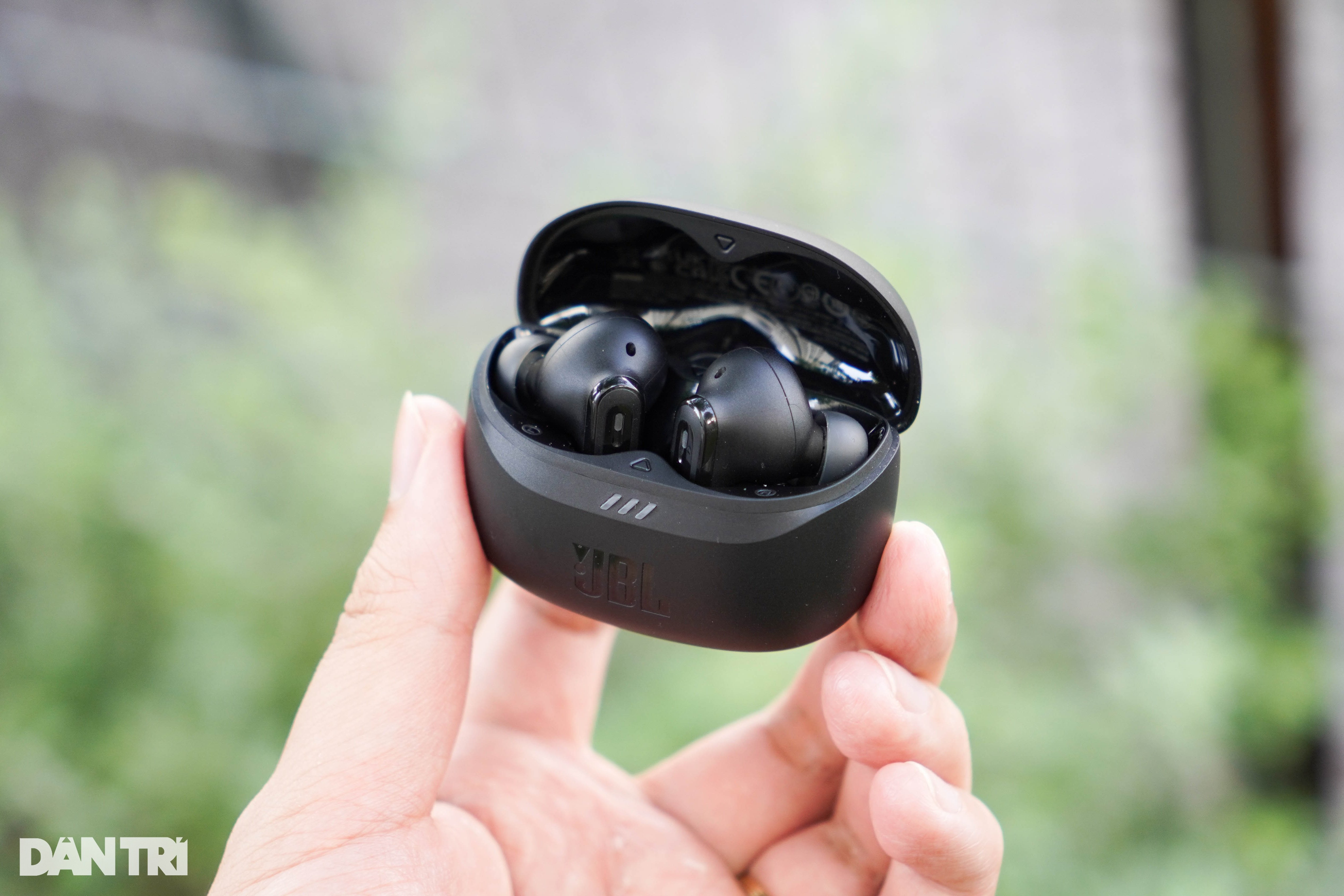 Đánh giá tai nghe JBL Tune Beam 2: Tính năng chống ồn cần cải thiện - 1