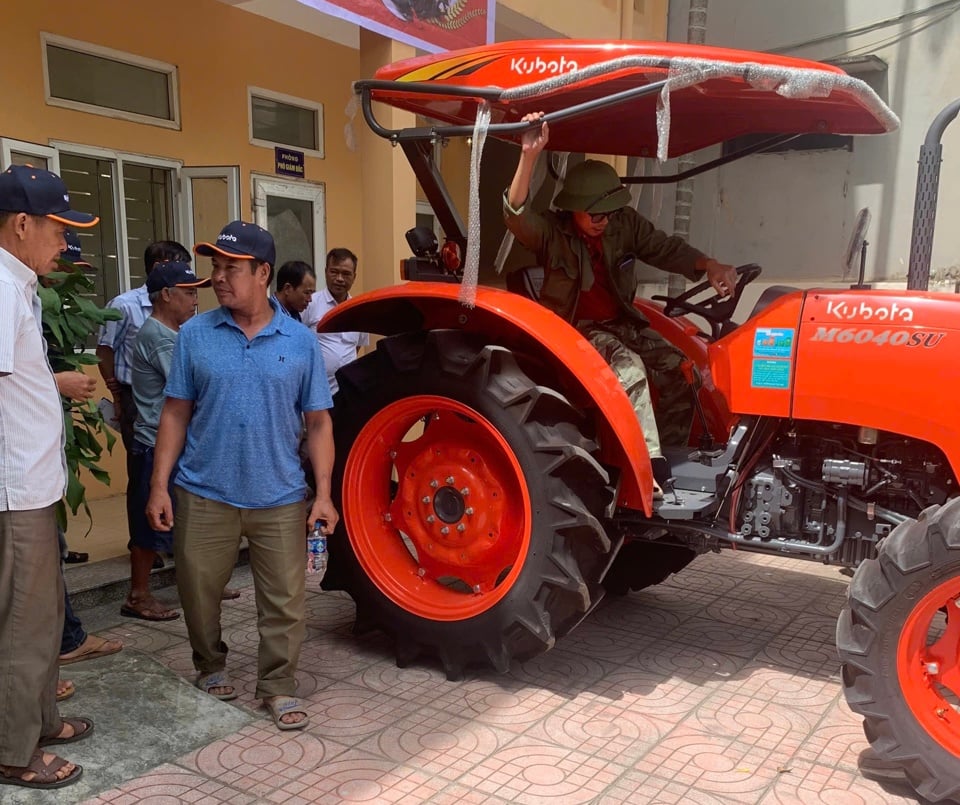 Schüler des Distrikts Thanh Oai nehmen an einem Schulungskurs zu Management- und Betriebstechniken mechanisierter Maschinen teil. Foto: Ngoc Anh 