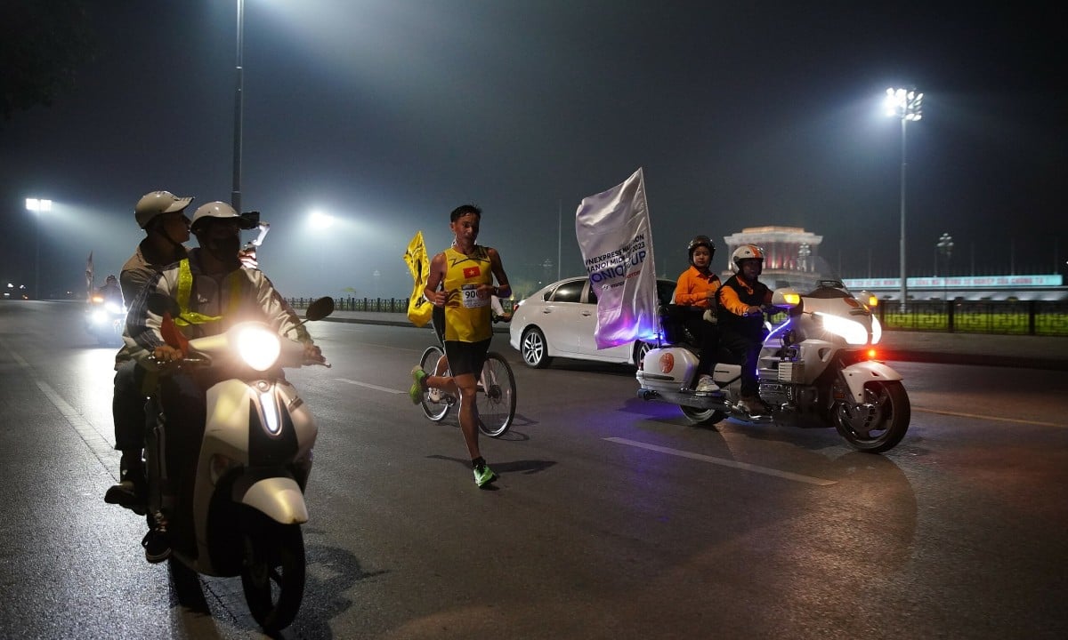 Nguyễn Văn Lai phá kỷ lục hệ thống VnExpress Marathon