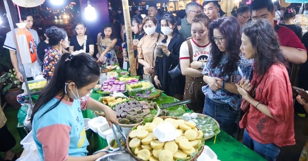 El espacio culinario del Festival del Río de la ciudad de Ho Chi Minh está repleto de visitantes