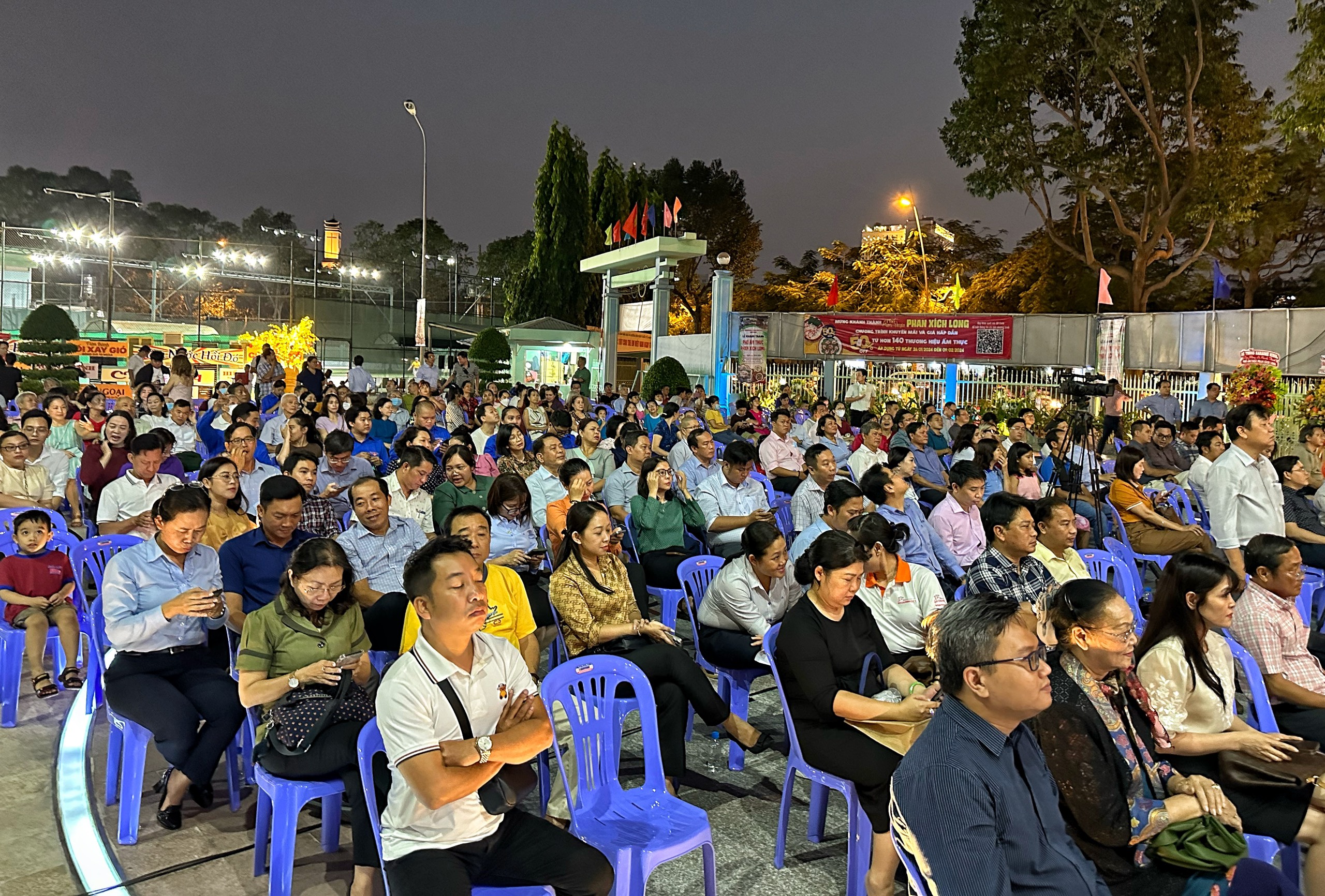 Người dân TP.HCM có thêm chỗ ăn uống và vui chơi đến khuya- Ảnh 8.