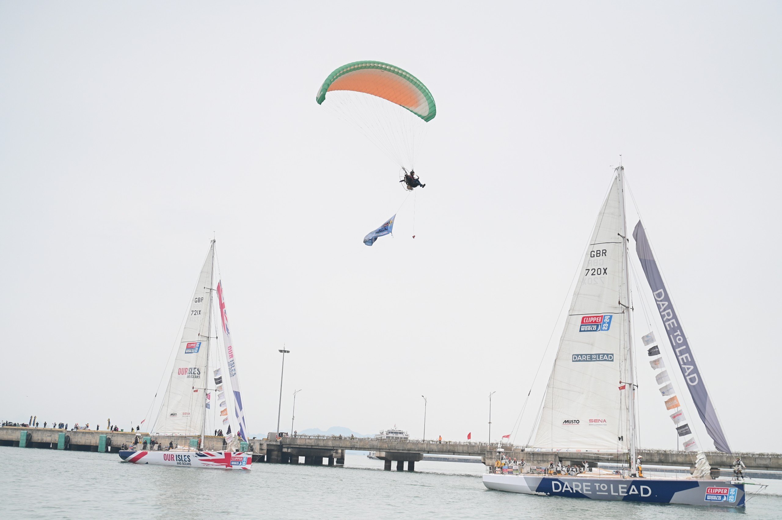 Mãn nhãn cảnh đoàn đua thuyền buồm Clipper Race diễu hành quanh vịnh Hạ Long- Ảnh 4.