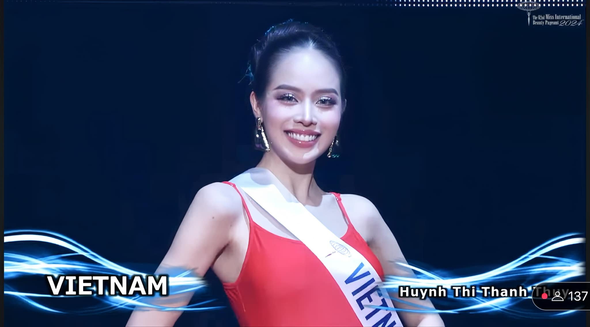 Chung kết Miss International 2024: Top 20 trình diễn bikini, đối thủ của Thanh Thủy suýt vấp ngã - Ảnh 6.