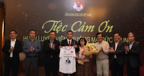 VFF held a ceremony to honor coach Mai Duc Chung, with deep gratitude