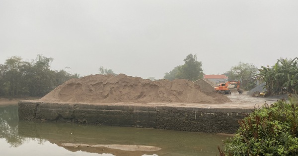 De nombreux quais illégaux le long du fleuve, les communes ne savent pas comment gérer