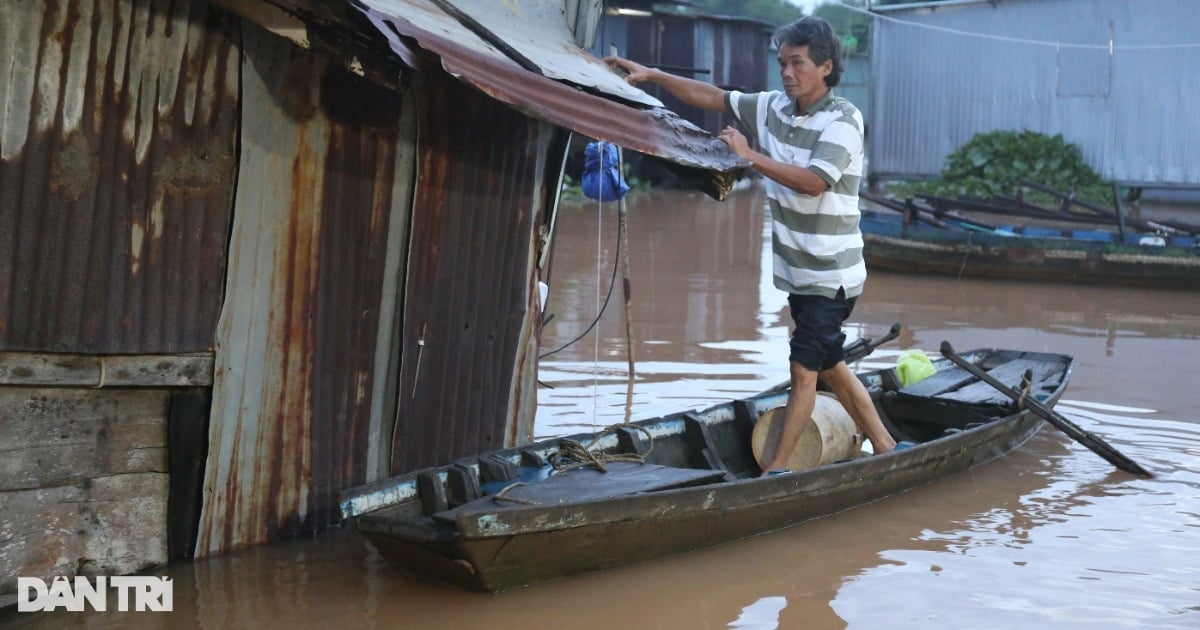 ជំនោរ​ឡើង​ខ្ពស់ ប្រជាជន​ចែវ​ទូក​ទៅ​ទីក្រុង​ដើម្បី​ស្វាគមន៍​សាច់ញាតិ​នៅ Dong Nai