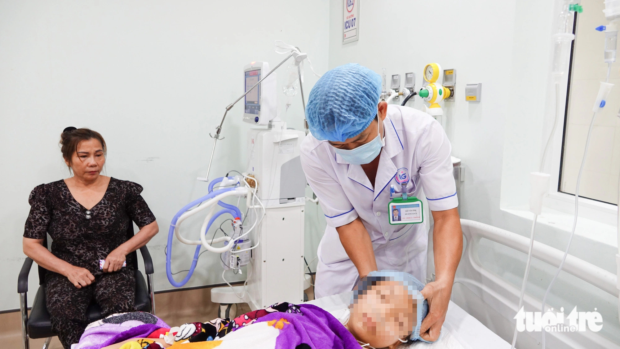 Em N.T.A.T. - học sinh lớp 6 Trường THCS và THPT U Minh Thượng - bị tai nạn giao thông và điều trị bệnh viện - Ảnh: CHÍ CÔNG