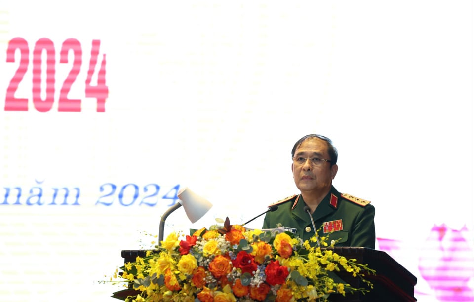 Senior Lieutenant General Phung Si Tan - Deputy Chief of the General Staff of the Vietnam People's Army delivered a speech at the Congress.