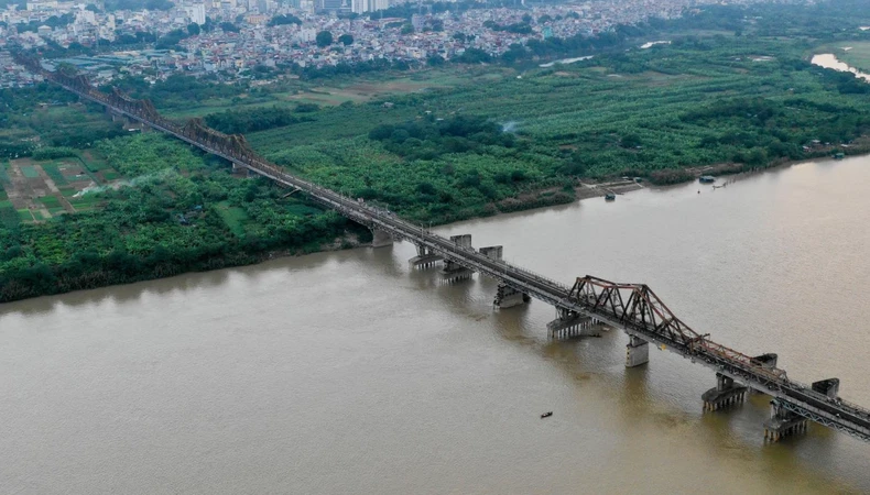 Die Überschwemmungen des Thao-Flusses überschreiten das historische Niveau, steigende Wasserstände des Roten Flusses wirken sich auf einige Gebiete in Hanoi aus, Foto 39