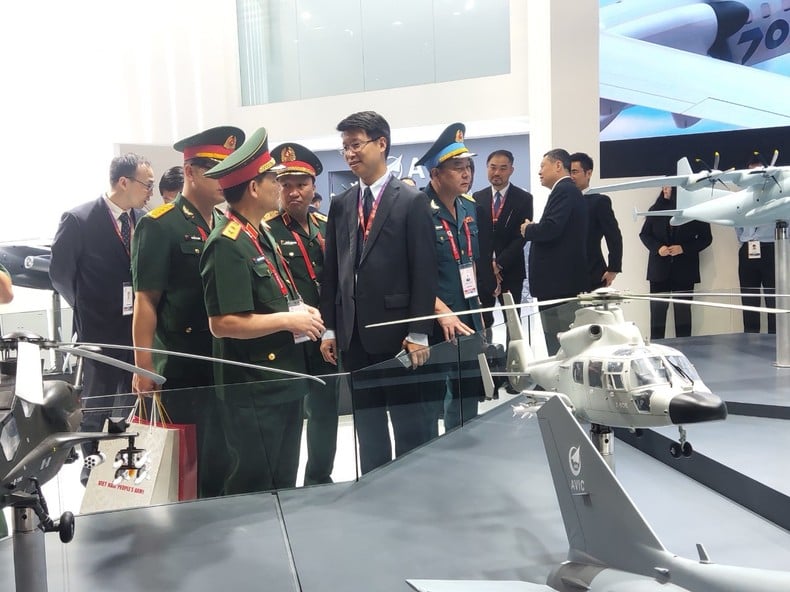 El Ministerio de Defensa Nacional de Vietnam asiste a la exposición de defensa más grande de Asia Foto 1