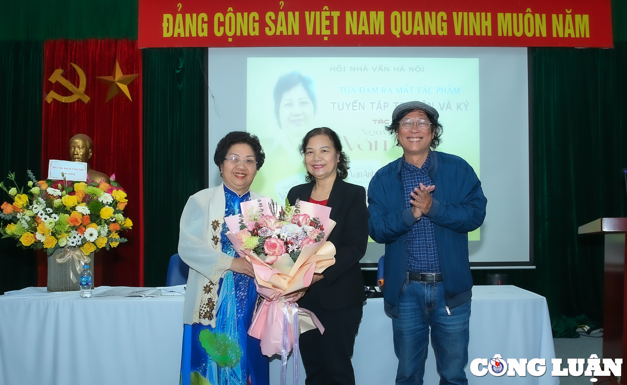 Launch of a collection of short stories and memoirs by journalist and writer Nguyen Thi Van Image image 10