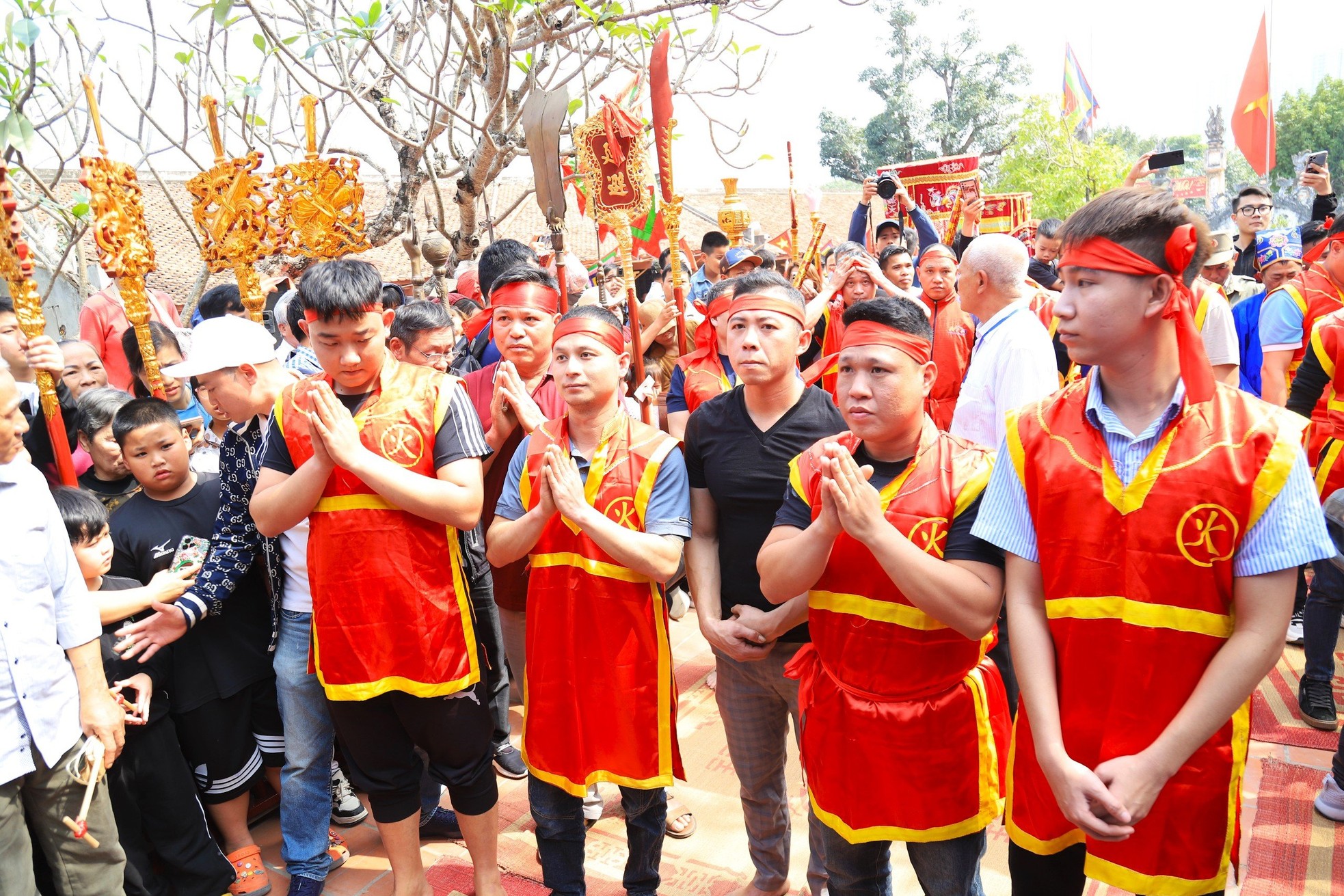 Concours unique de fabrication de feu et de cuisson du riz dans les villages de banlieue de Hanoi, photo 3