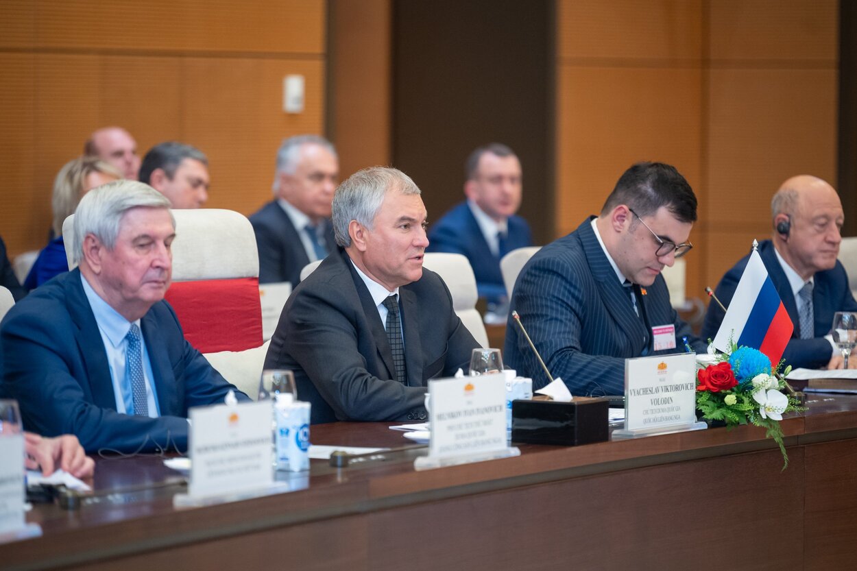 Chairman of the State Duma of the Federal Assembly of the Russian Federation Vyacheslav Viktorovich Volodin (second from left) speaks at the talks. Photo: Hai Nguyen