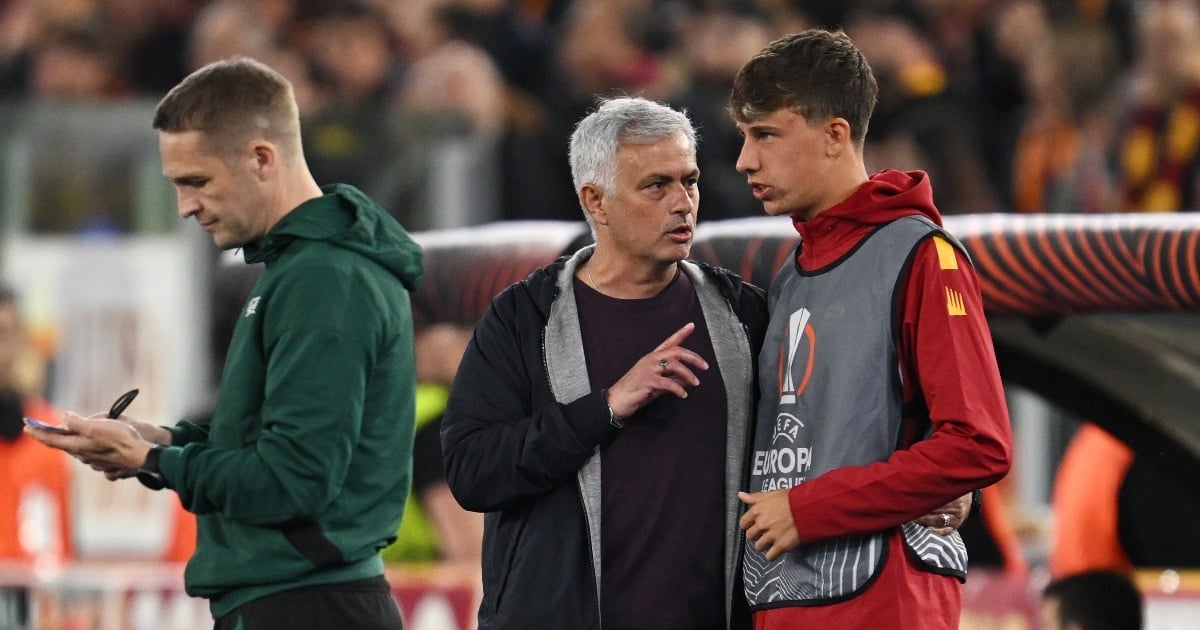 AS Roma lĩnh đòn đau vì chiến thuật hắc ám của HLV Mourinho