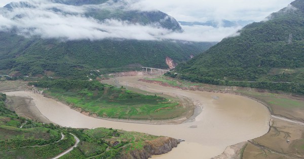 Xuôi dòng Đà Giang trong mùa nước cạn