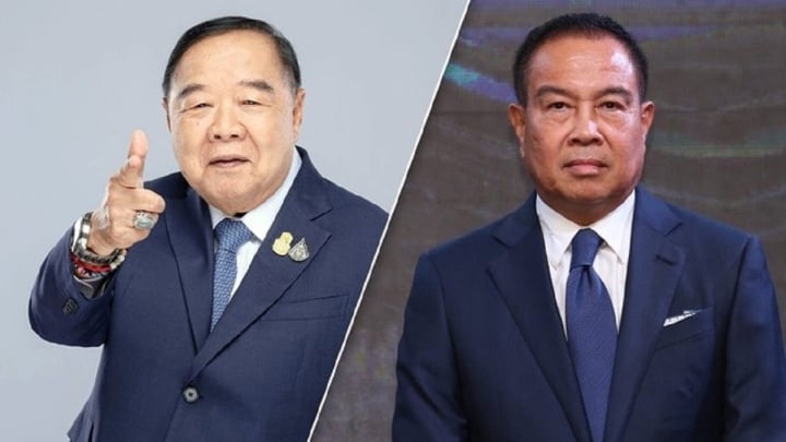 Ông Somyot (phải) đã từ chức vì chịu sức ép từ ông Prawit, người đứng đầu Ủy ban Olympic Thái Lan và là phó thủ tướng nước này.