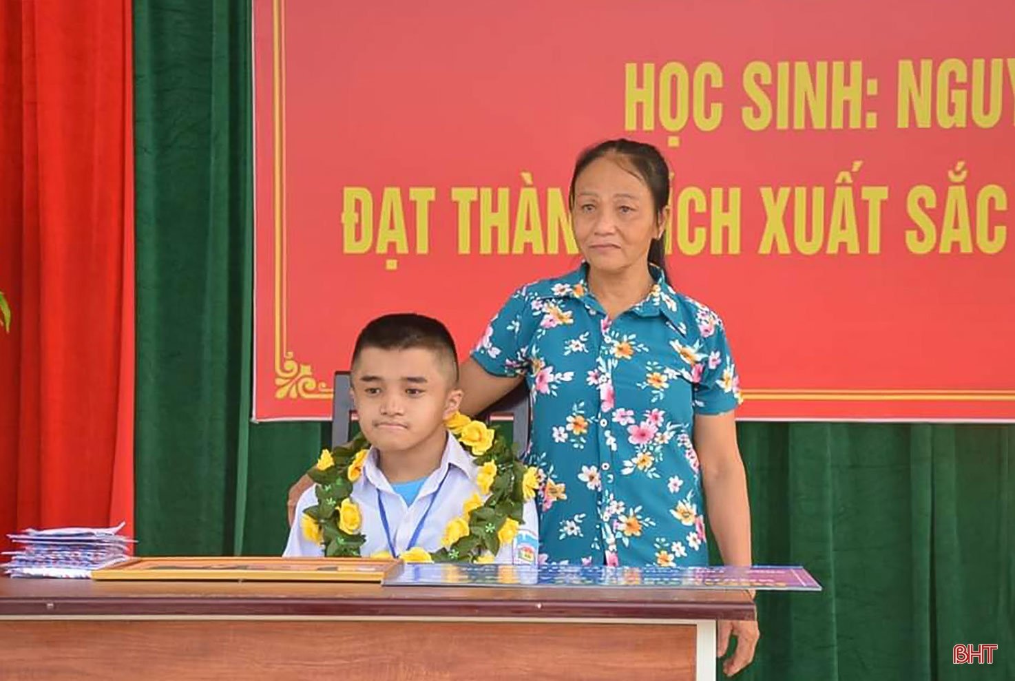 Nghị lực phi thường của cậu học trò “xương thủy tinh” ở Hà Tĩnh