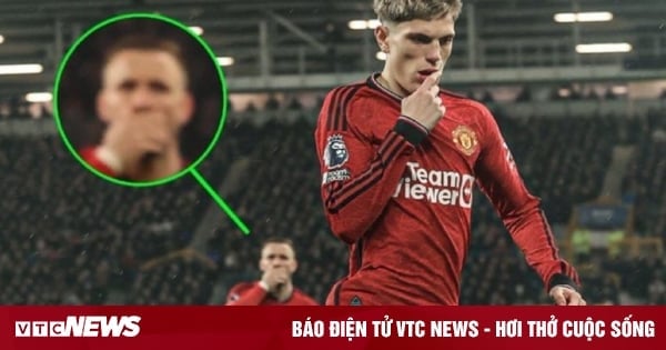 Sao trẻ Man Utd lập siêu phẩm gây sốt mạng xã hội, tiền bối khen hết lời