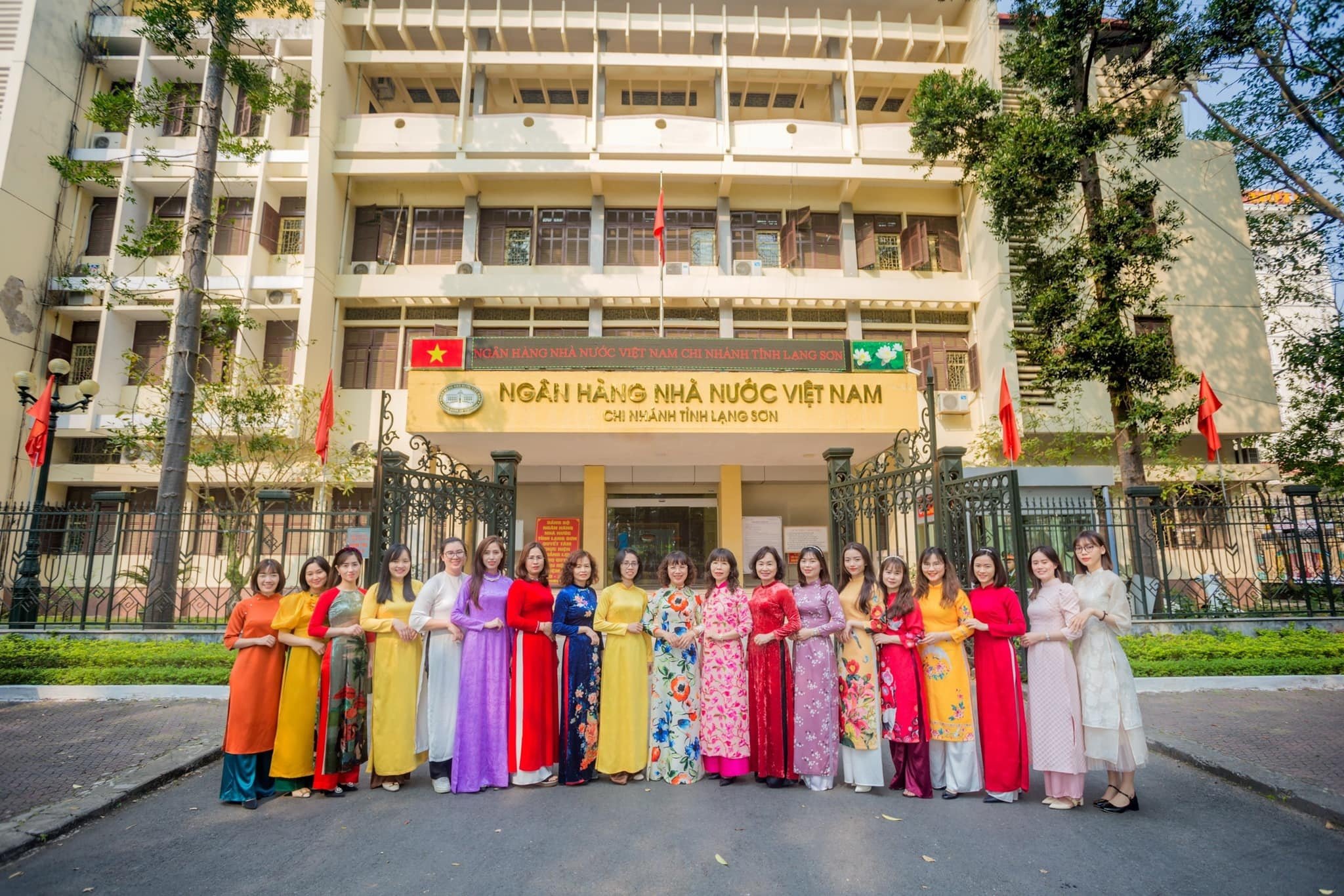 Le secteur bancaire réagit à la « Semaine Ao Dai » en 2024